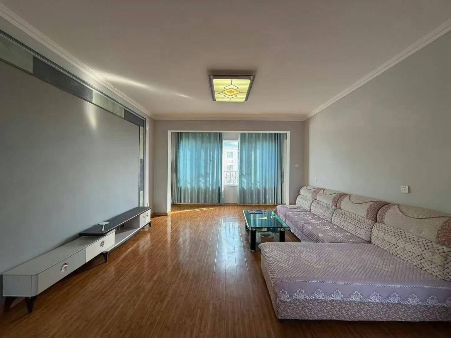 御景华庭  124㎡ 3000元/月